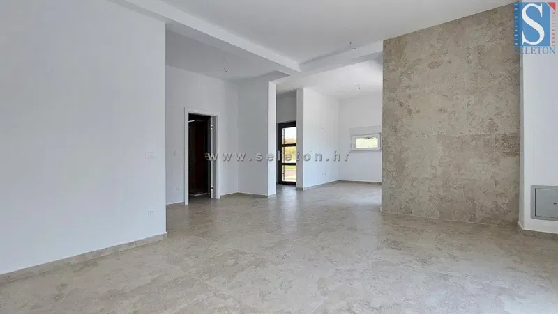 Poreč - new modern apartment of 76 m2 with a garden and two parking spaces – 3