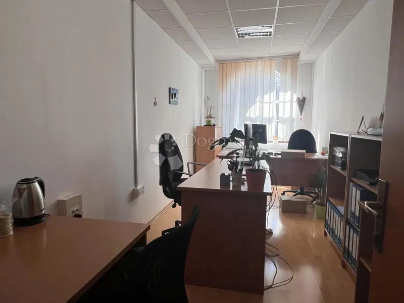 Locale commerciale Poreč, 92m2 – 2