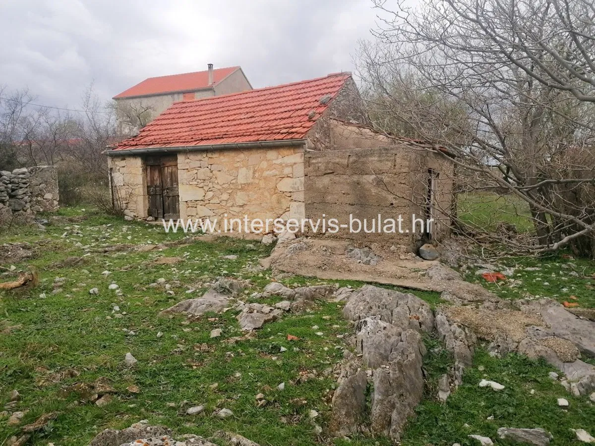 .::: Građevinsko zemljište površine 2.004m2 u Sonkoviću :::.