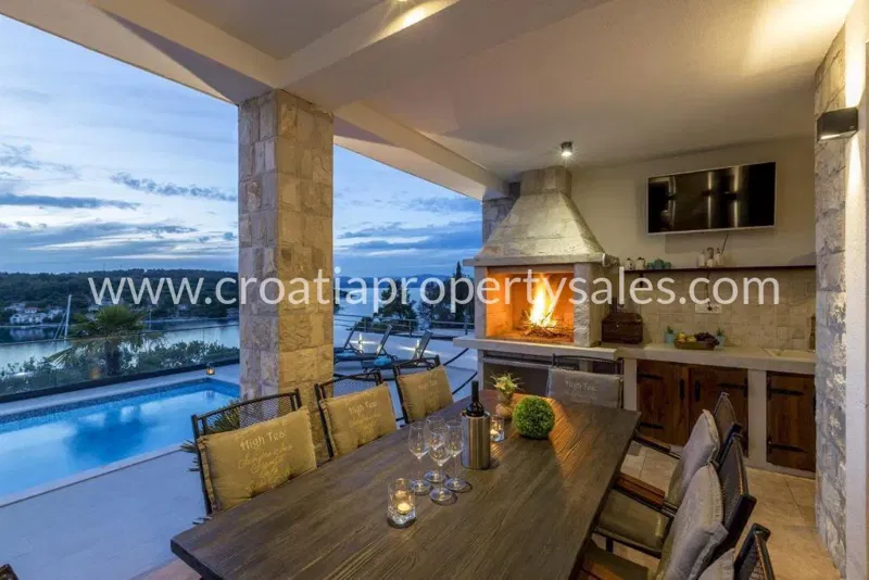 Solta, villa for sale, 1.200.000 € – 2
