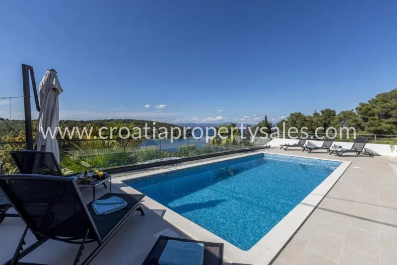Solta, villa for sale, 1.200.000 € – 3