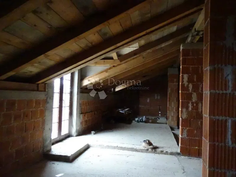 Kereskedelmi Dražice, Jelenje, 100m2 – 2
