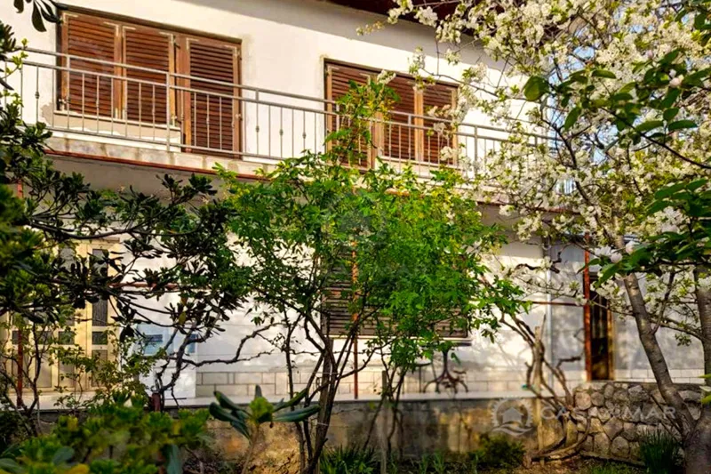Samostojeća kuća sa velikom okućnicom – 3