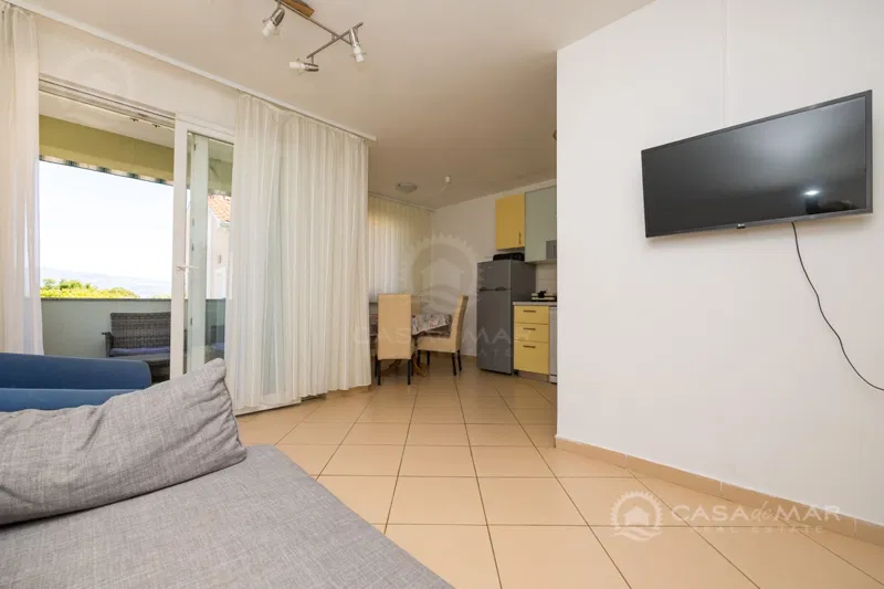 Trosoban apartman sa okućnicom i pogledom na more – 2