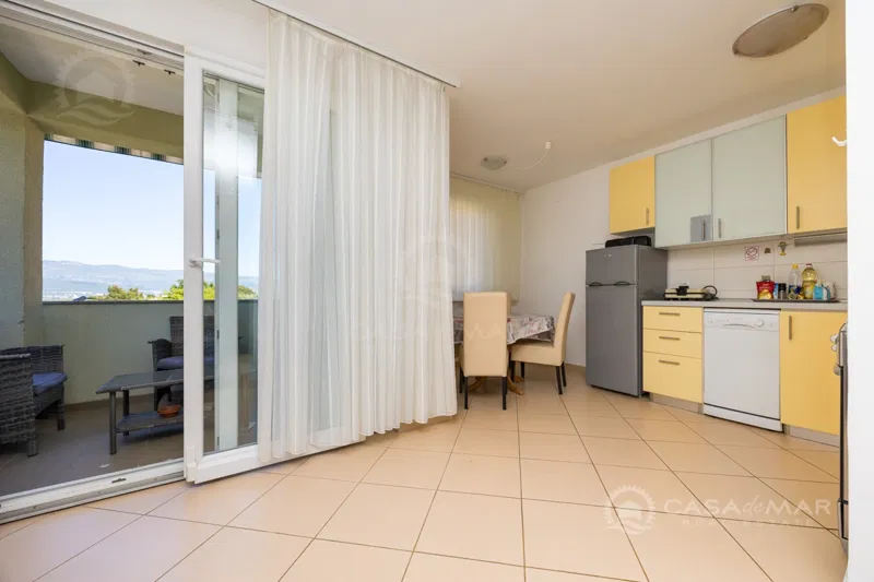 Trosoban apartman sa okućnicom i pogledom na more – 3