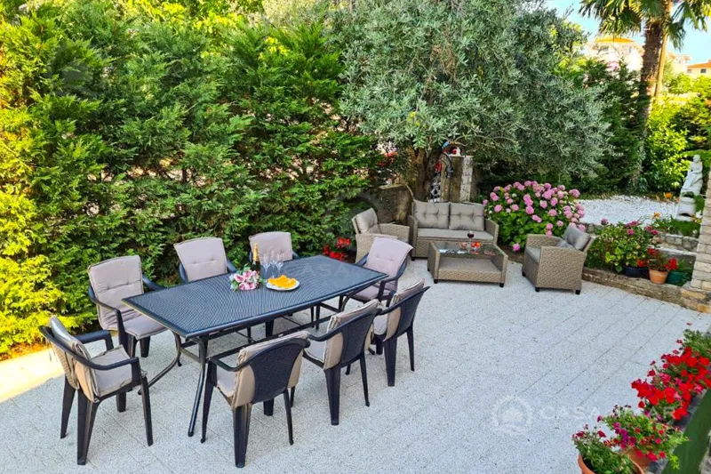 Samostojeća kuća sa 6 apartmana na super lokaciji – 3