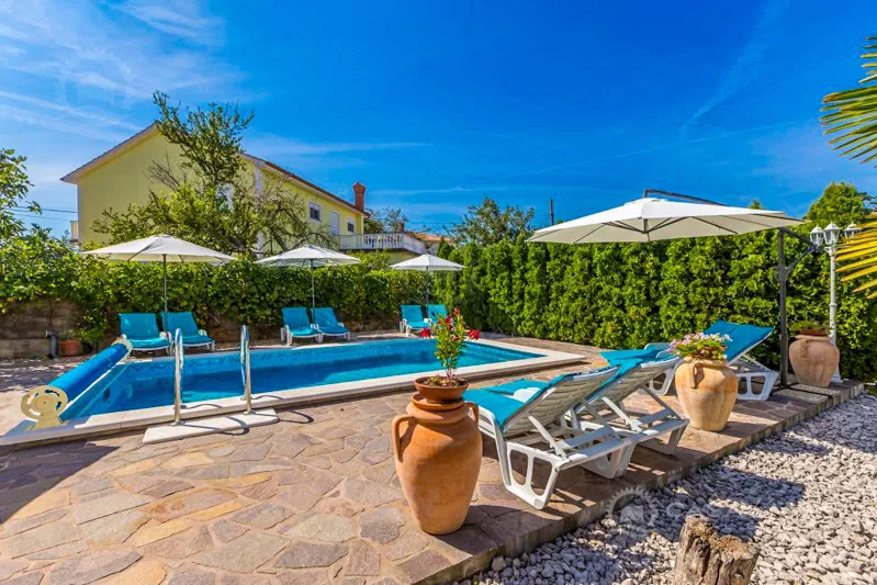 Jedinstvena prilika za turizam! Samostojeća kuća s čak 9 apartmana – 2