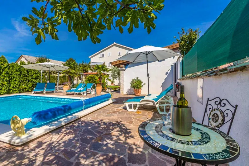 Jedinstvena prilika za turizam! Samostojeća kuća s čak 9 apartmana – 3