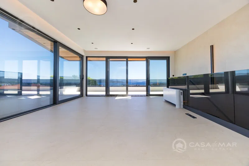 Luksuzan Penthouse s krovnom terasom i vlastitim bazenom – 2