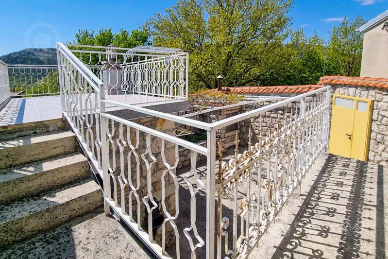 Kamnita hiša Novi Vinodolski, 180m2 – 2