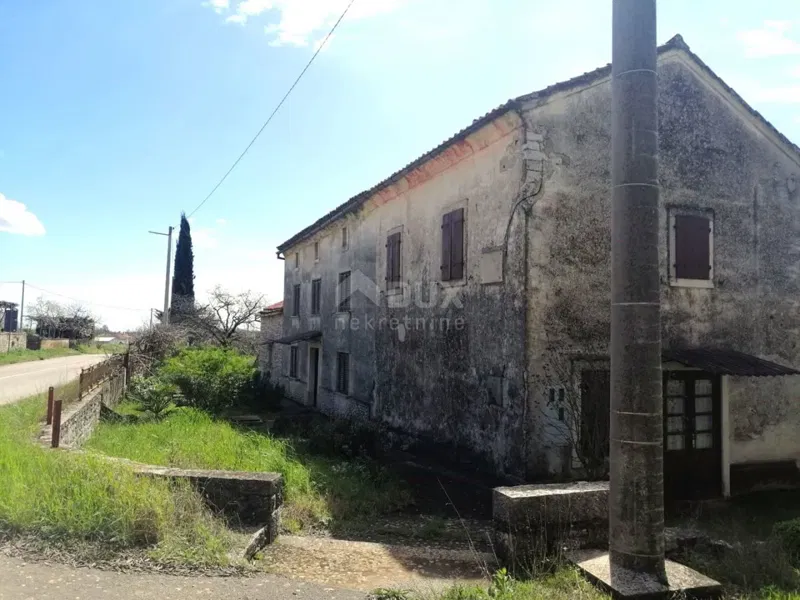 ISTRIA, ŽMINJ Proprietà per adattamento + terreno edificabile 3200 m2 – 2