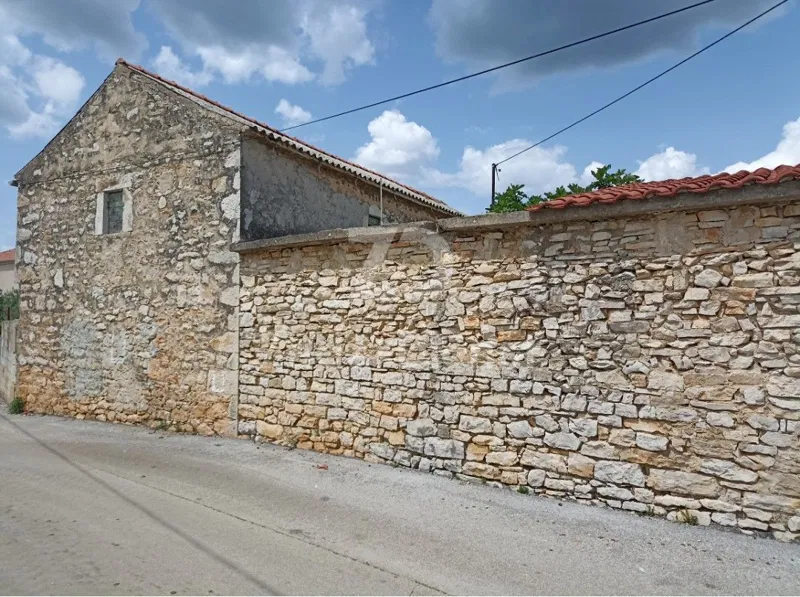 Kamena kuća na parceli površine 266 m2 - Poličnik – 2