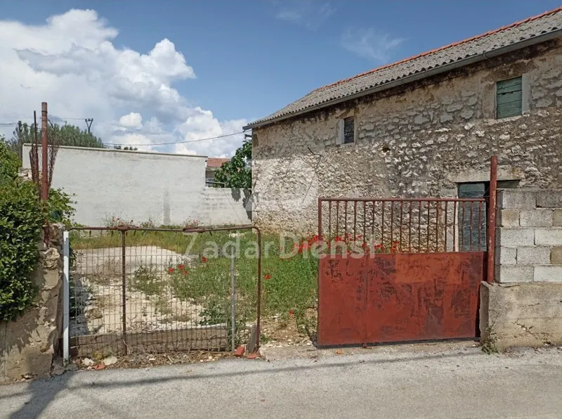 Kamena kuća na parceli površine 266 m2 - Poličnik – 3