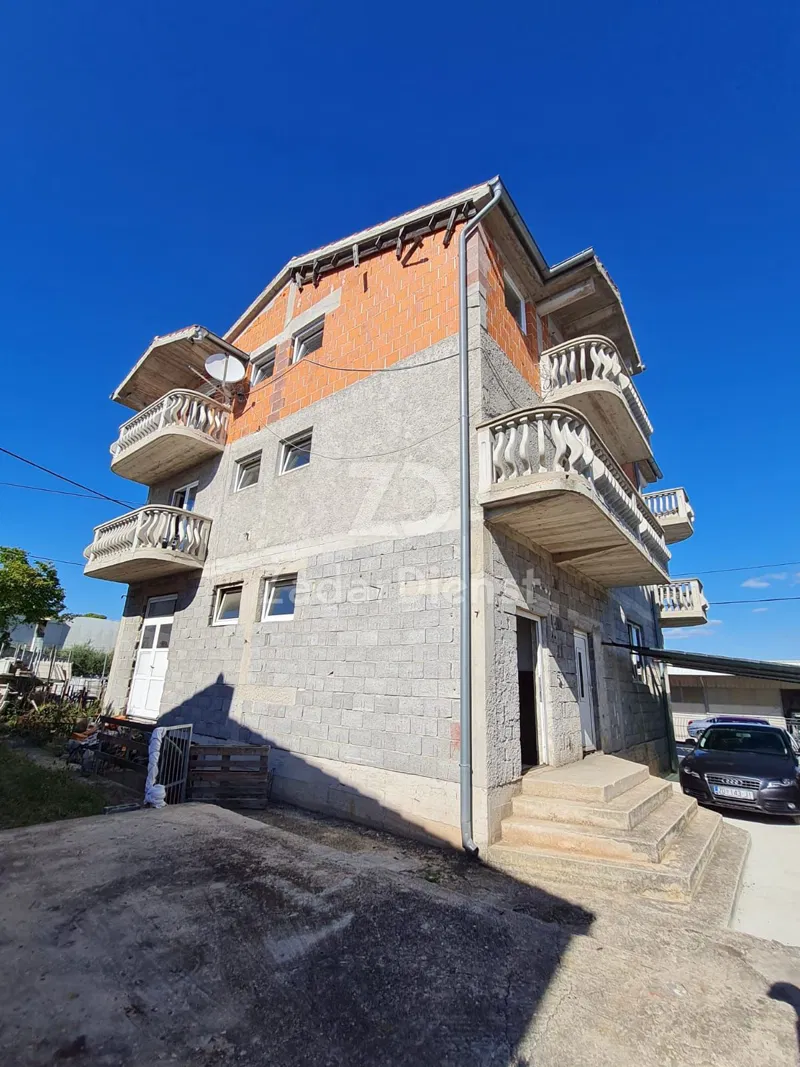 Einfamilienhaus von 334 m2 mit 2 Wohneinheiten - Zadar – 3