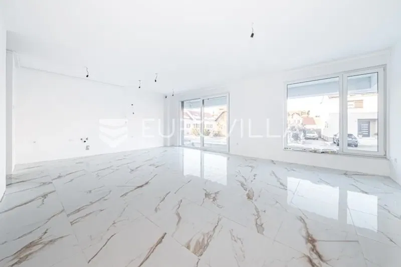 Velika Gorica, NOVOGRADNJA poslovni prostor 132 m²