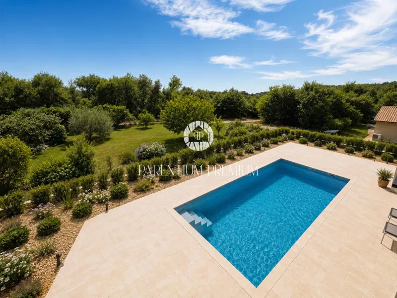 Villa 5 km-re Poreč-tól – 2