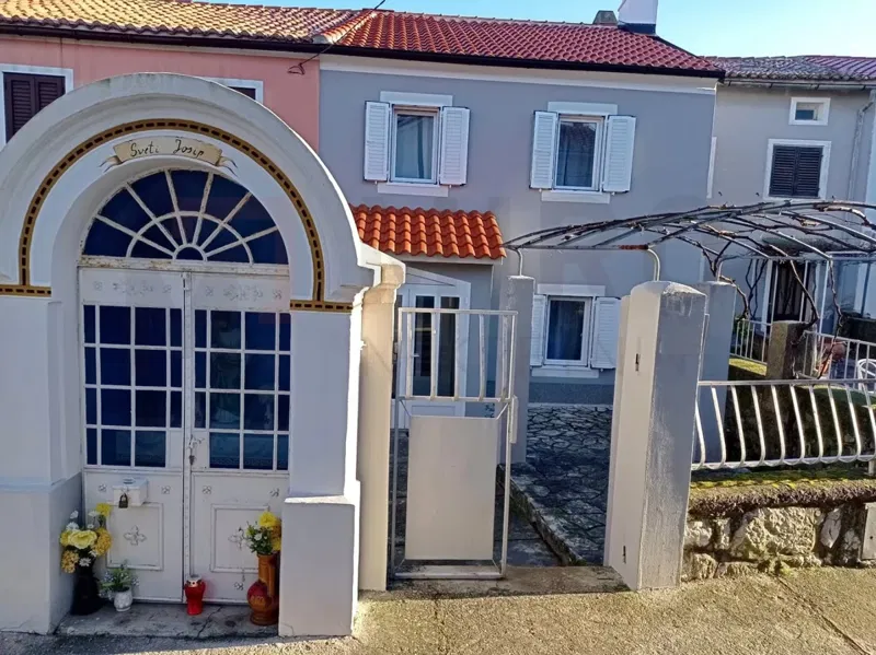 Omišalj, center, renovated terraced house with garden, SALE! – 2