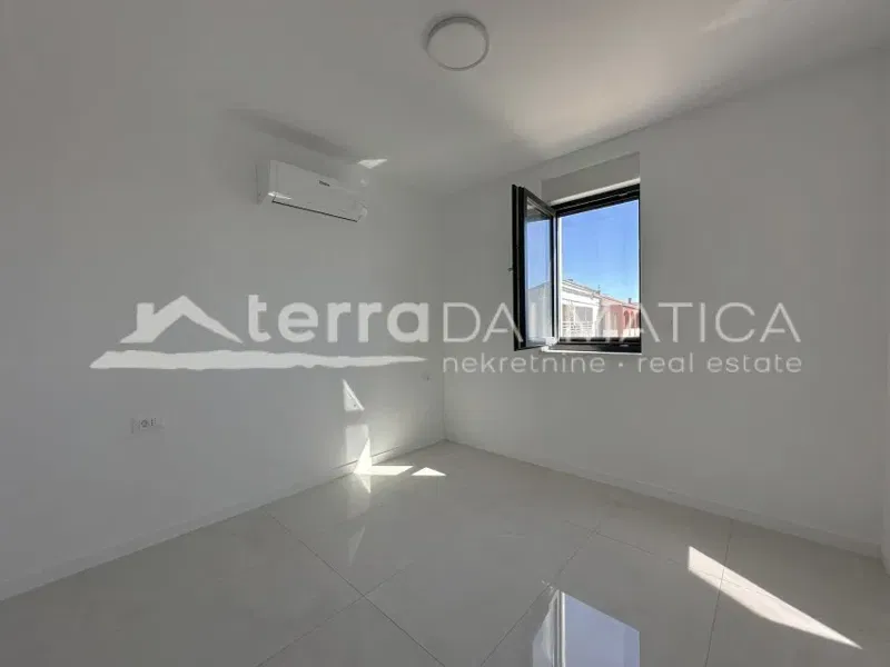 Excellent location in Zadar, Diklo: luxury penthouse with roof terrace – 3