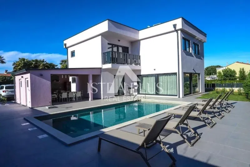 Parenzo - Villa con piscina a 800m dal mare – 2
