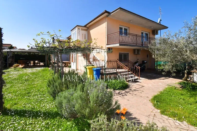 Spacious family house with 3 separate apartments near Umag – 2