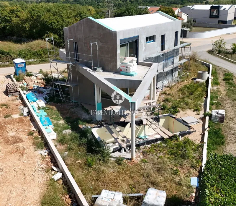 Excellent new house with pool – 2