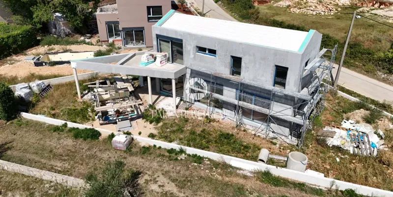 Excellent new house with pool – 3