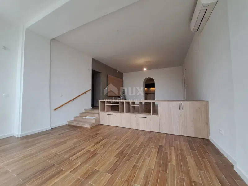 OPATIJA, KÖZPONT - 108 m2-es apartman a központban, második sorban a tenger felé, garázzsal és három parkolóhellyel – 2