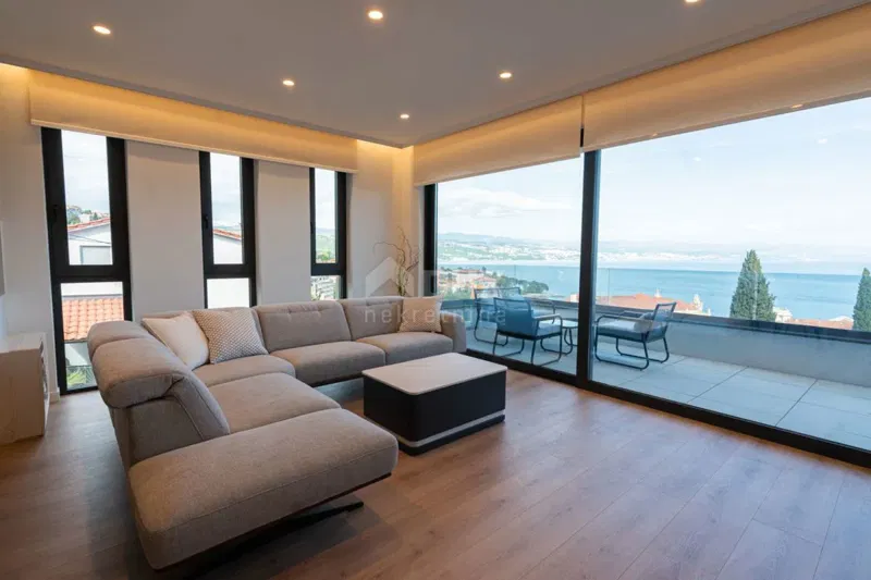 OPATIJA, KÖZPONT - 130m2-es lakás kiadó egy új épületben medencével és garázzsal Opatija központjában – 2