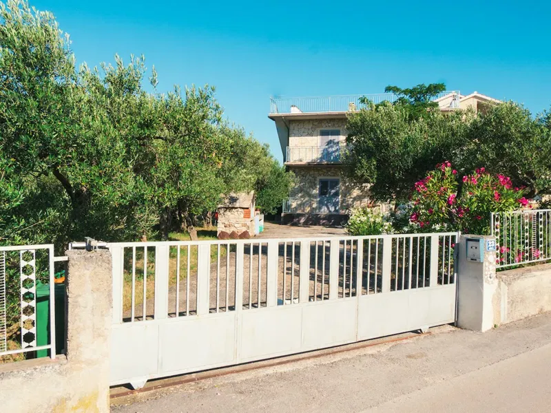 VODICE: House with garage, cellar & sea view – 2