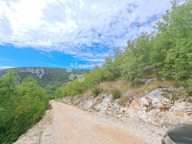 Terreno Sovinjak, Buzet, 1.002m2 – 2
