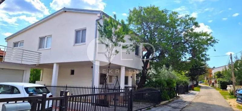 PREKRASNA KUĆA U GORNJEM KARINU – 3