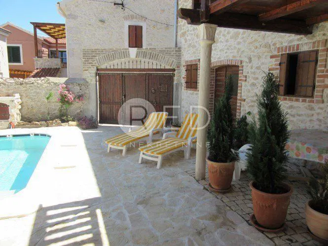 ZADAR KUĆA 6 STUDIO APARTMANA S BAZENOM – 3