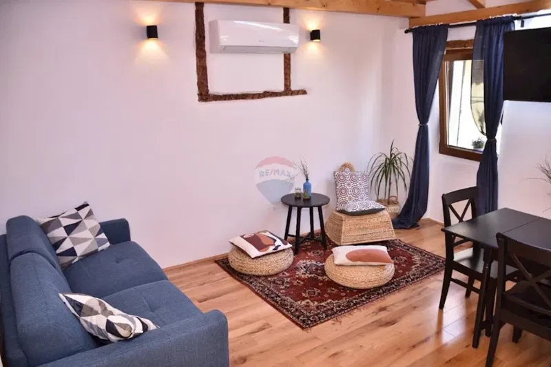 Rovinj – house with 2 apartments and a commercial space in Grisia Street. – 2