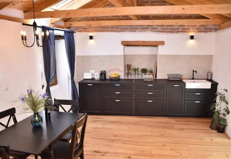 Rovinj – house with 2 apartments and a commercial space in Grisia Street. – 3
