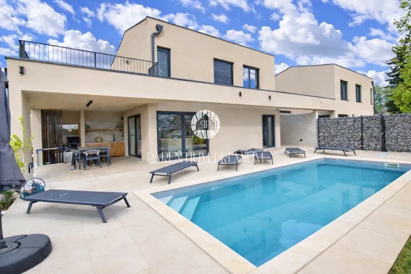 Modern villa with swimming pool, sauna and landscaped garden – peaceful location near Poreč – 2