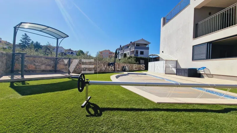 TWO APARTMENTS WITH GARDEN AND SWIMMING POOL NEAR THE BEACH – 2