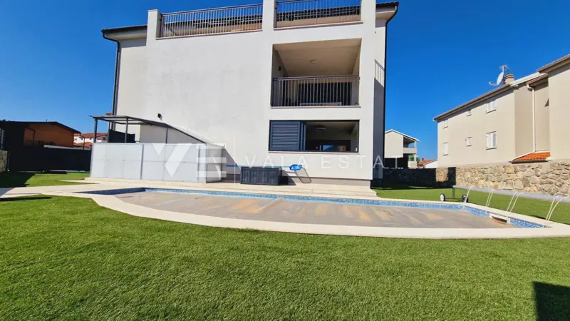 TWO APARTMENTS WITH GARDEN AND SWIMMING POOL NEAR THE BEACH – 3