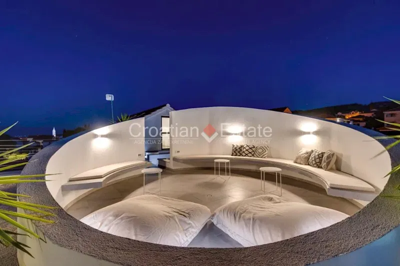 Egyedi tengerre néző villa eladó – 3