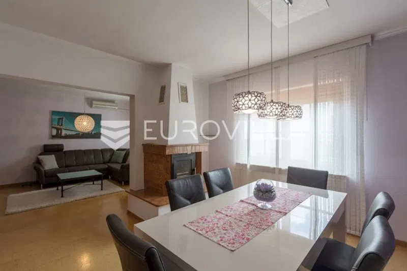 Istria, Pula INVESTMENT OPPORTUNITY, apartment house divided into 3 residential units – 3