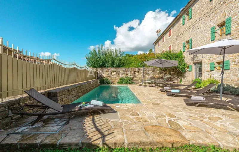 Istria, Grožnjan area - rustic stone house, 180m2, long term! – 3