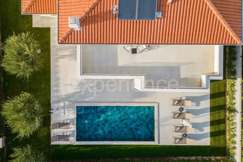 In the vicinity of Poreč - approx. 1,500 m from the sea, villa with swimming pool – 2