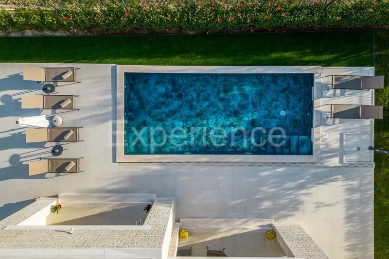 In the vicinity of Poreč - approx. 1,500 m from the sea, villa with swimming pool – 3