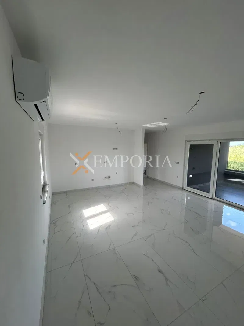 Two-bedroom penthouse apartment in a new building, sea view, Privlaka – 3
