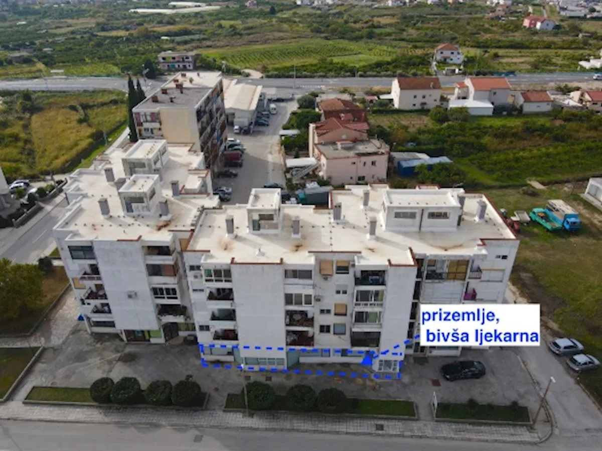 OPUZEN,centar-poslovni prostor 182 m2- NAJAM