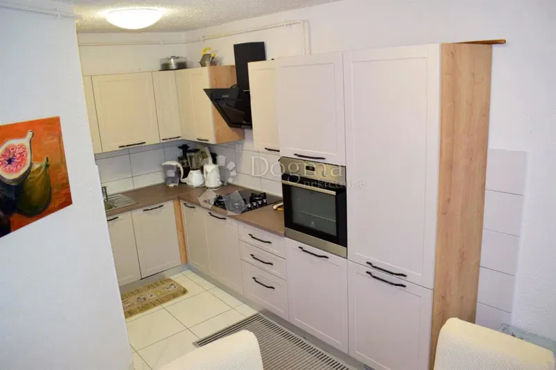 ESCLUSIVA CASA CON SPAZIO COMMERCIALE IN CENTRO – 2