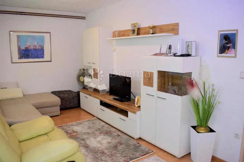 ESCLUSIVA CASA CON SPAZIO COMMERCIALE IN CENTRO – 3