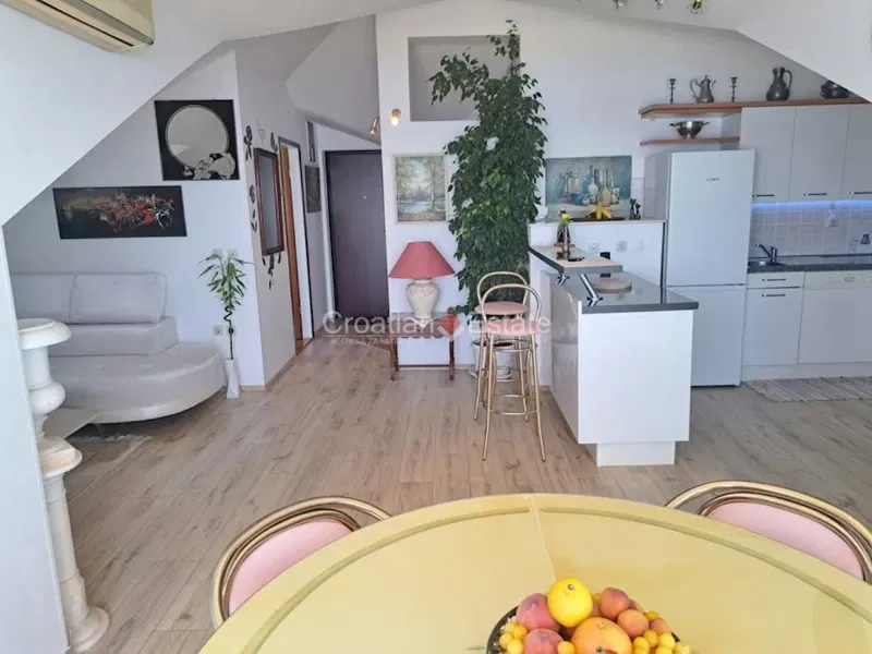 Znjan – Two-bedroom seafront flat with parking space, for sale – 2