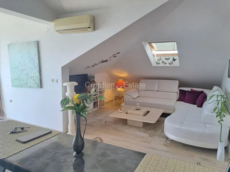 Znjan – Two-bedroom seafront flat with parking space, for sale – 3