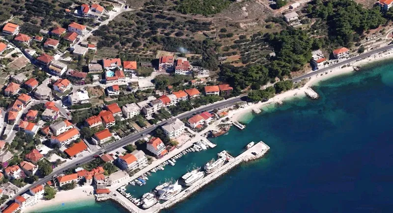 Omiš riviera, Sumpetar - building plot 2,590 sqm with a fantastic sea view – 2