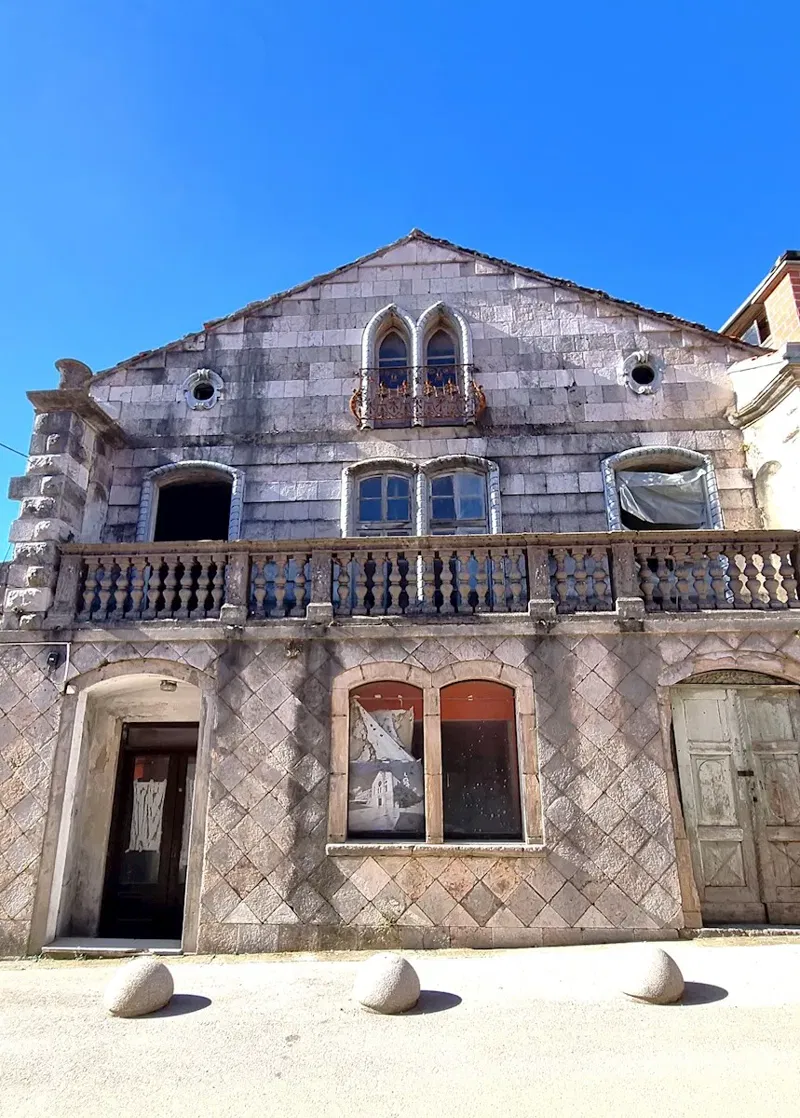 Sinj, Centar - prekrasna kamena vila s velikim vrtom